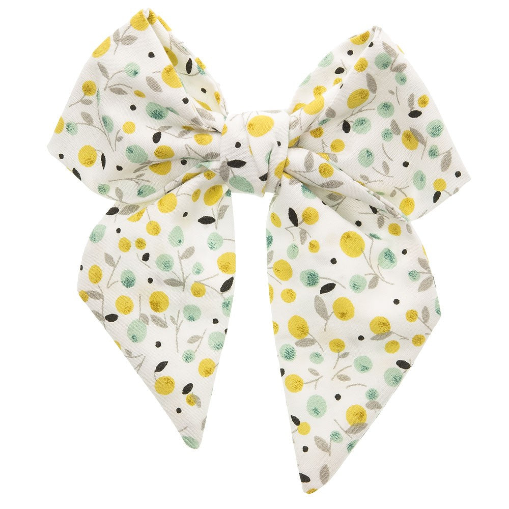Beautiful hair bow in a delicate yellow and mint floral pattern, a unique handmade piece! Approximately 12 x 10 cm long and secured to 5.5 cm snap hair clip. This bow adds a perfect touch to any outfit!