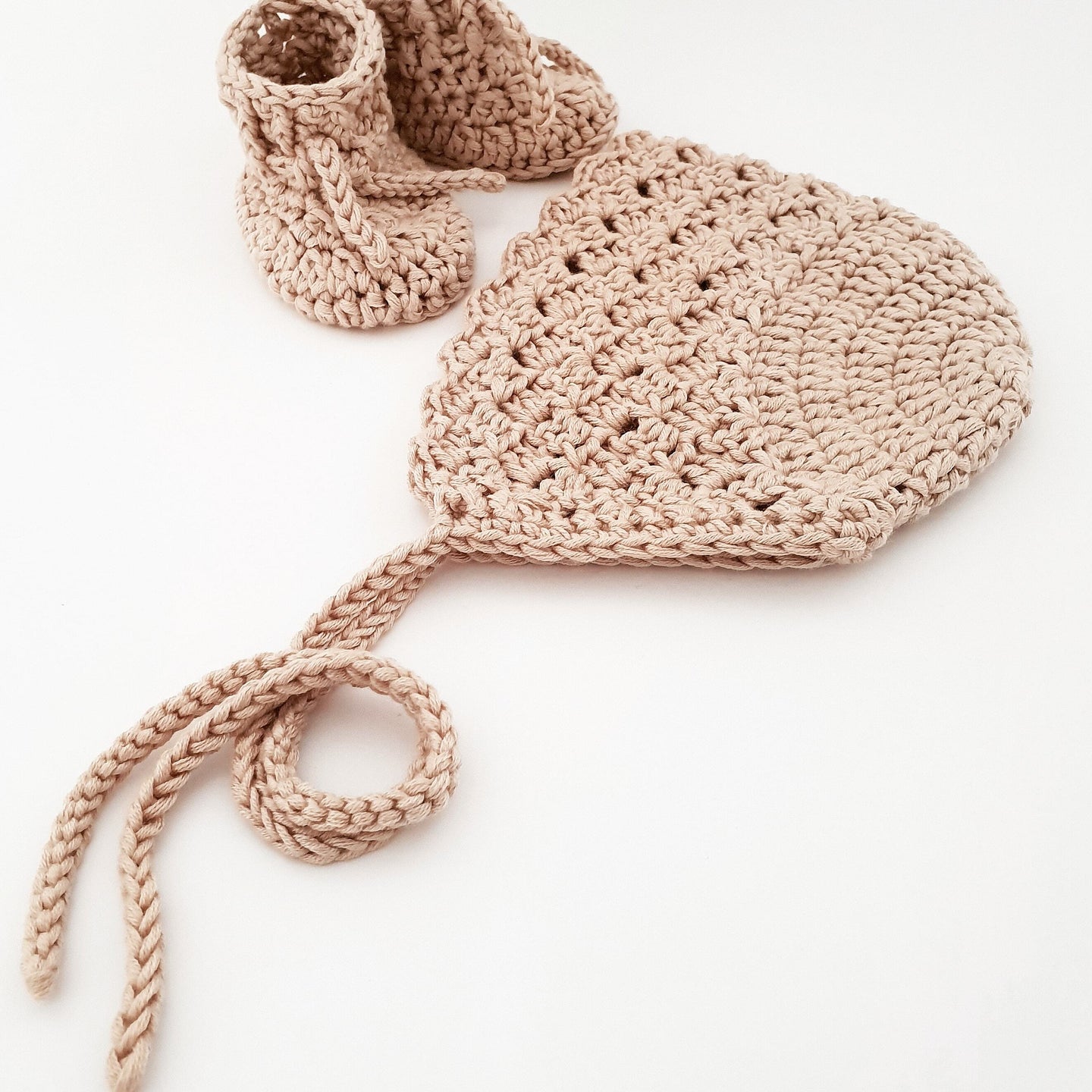 Baby Scalloped Knitted Bonnet -Ivory