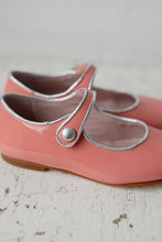 The sweetest Patent Leather Mary Jane Shoes in a beautiful bright colour and elegant silver trimming details! Made with the finest locally sourced Spanish leather, butterly soft and amazing quality! Wholesale. Girl shoes. Flower girl. Special occasions. Made in Spain.