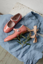 The sweetest Patent Leather Mary Jane Shoes in a beautiful bright colour and elegant silver trimming details! Made with the finest locally sourced Spanish leather, butterly soft and amazing quality! Wholesale. Girl shoes. Flower girl. Special occasions. Made in Spain.