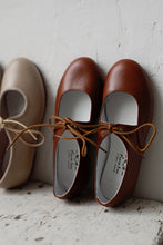 The most beautiful Mary Jane shoe design! Handmade with the highest quality leather in a lovely neutral tan colour and matching cotton laces. Girl shoes. Wholesale. Made in Spain.