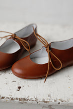 The most beautiful Mary Jane shoe design! Handmade with the highest quality leather in a lovely neutral tan colour and matching cotton laces. Girl shoes. Wholesale. Made in Spain.