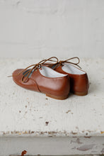 The most beautiful Mary Jane shoe design! Handmade with the highest quality leather in a lovely neutral tan colour and matching cotton laces. Girl shoes. Wholesale. Made in Spain.
