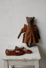 The most beautiful Mary Jane shoe design! Handmade with the highest quality leather in a lovely neutral tan colour and matching cotton laces. Girl shoes. Wholesale. Made in Spain.