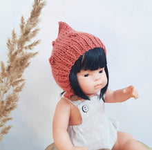 This cosy, textured doll bonnet is hand knitted in Europe, specially designed for the 38 cm dolls, but can fit dolls around 34 - 40 cm (13 - 15 inch) Miniland, Minikane, Paola Reina Gordis etc, has beautiful pixie shape with lovely popcorn details, just adorable!