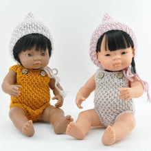 This cosy, textured knitted romper is hand knitted in Europe, specially designed for the 38 cm dolls, but can fit dolls around 34 - 40cm (13 - 15 inch) Miniland, Minikane, Paola Reina Gordis etc.