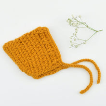 This cosy, textured pixie bonnet is hand knitted in Europe, specially designed for the 21 cm dolls, but can fit dolls around 21 - 30cm ( 8 - 11 inch) Baby Miniland or similar