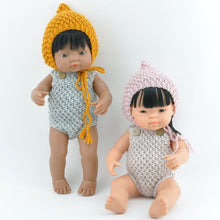 This cosy, textured knitted romper is hand knitted in Europe, specially designed for the 38 cm dolls, but can fit dolls around 34 - 40cm (13 - 15 inch) Miniland, Minikane, Paola Reina Gordis etc.