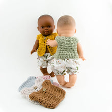 This cosy, textured doll vest is hand knitted in Europe, specially designed for the 38 cm dolls, but can fit dolls around 34 - 40 cm (13 - 15 inch) Miniland, Minikane, Paola Reina Gordis etc, has beautiful details and presents a wooden button at the front to facilitate dressing the doll, just adorable!