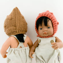 This cosy, textured doll bonnet is hand knitted in Europe, specially designed for the 38 cm dolls, but can fit dolls around 34 - 40 cm (13 - 15 inch) Miniland, Minikane, Paola Reina Gordis etc, has beautiful pixie shape with lovely popcorn details, just adorable!