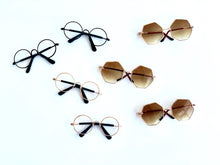 How cute are these sweet doll glasses to complement our beautiful doll collection of accessories? Learn through play empathy with this glasses, help your child emapathise with each other.