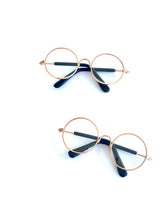 How cute are these sweet doll glasses to complement our beautiful doll collection of accessories? Learn through play empathy with this glasses, help your child emapathise with each other.