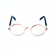 How cute are these sweet doll glasses to complement our beautiful doll collection of accessories? Learn through play empathy with this glasses, help your child emapathise with each other.