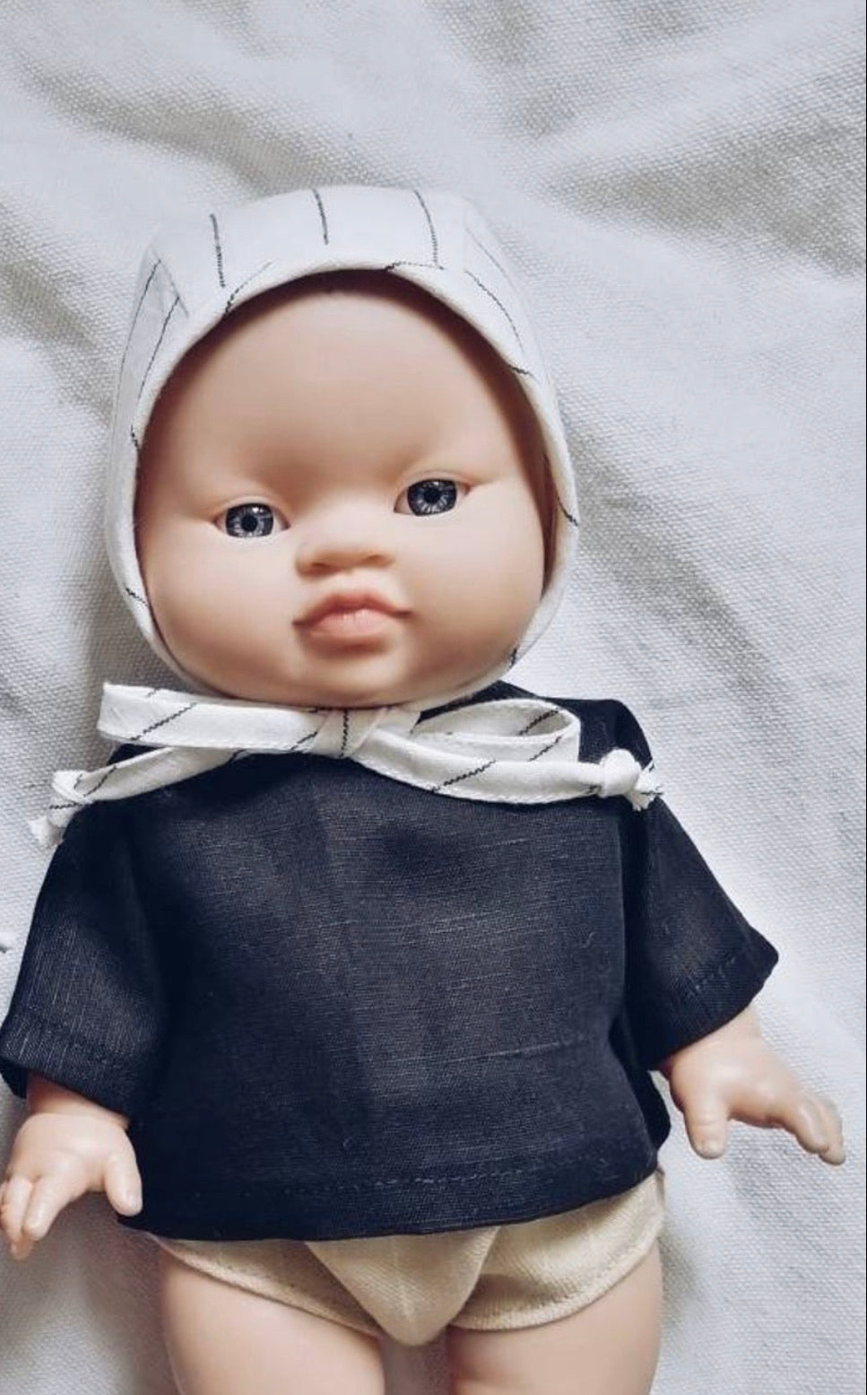 White with Stripes Bonnet (Fits 32 - 38 cm dolls / 12 - 15 inch)