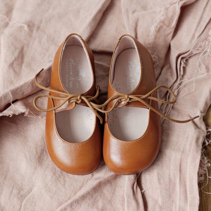 The most beautiful Mary Jane shoe design! Handmade with the highest quality leather in a lovely neutral tan colour and  matching cotton laces. Girl shoes. Wholesale. Made in Spain. 