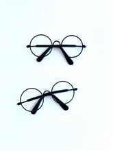How cute are these sweet doll glasses to complement our beautiful doll collection of accessories? Learn through play empathy with this glasses, help your child emapathise with each other.