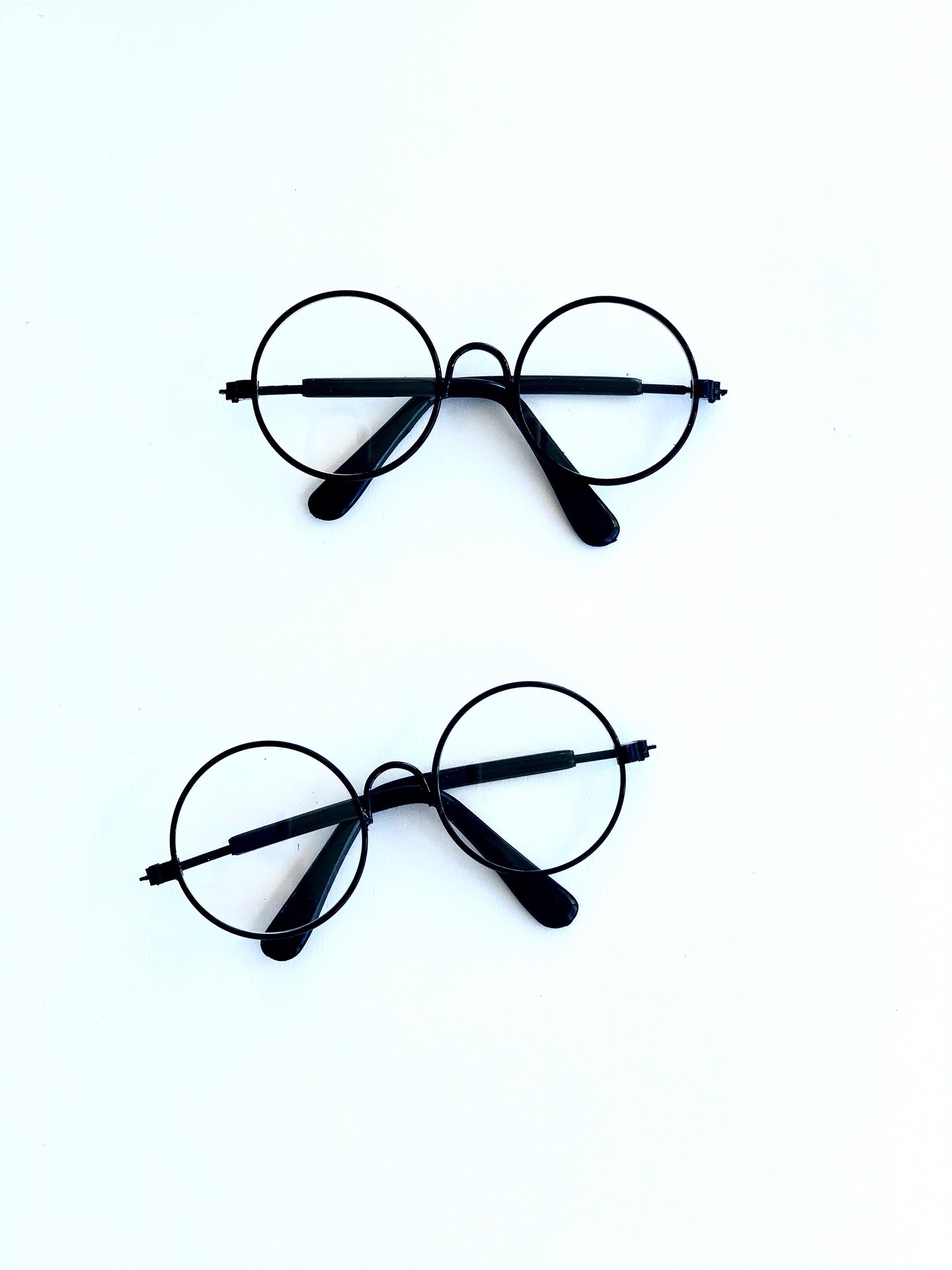 How cute are these sweet doll glasses to complement our beautiful doll collection of accessories? Learn through play empathy with this glasses, help your child emapathise with each other.