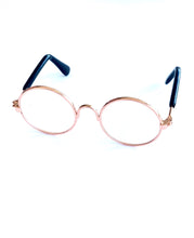 How cute are these sweet doll glasses to complement our beautiful doll collection of accessories? Learn through play empathy with this glasses, help your child emapathise with each other.