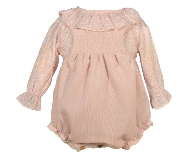 This romper is made of a soft to the touch corduroy fabric. It has elasticated leg holes and wooden buttons