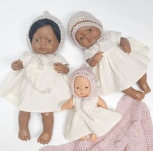 This cosy bonnet is hand knitted in Europe, specially designed for the 32 cm dolls, can fit dolls around 30 - 34 cm (11- 13 inch) Miniland, Minikane, Paola Reina Gordis and similar.