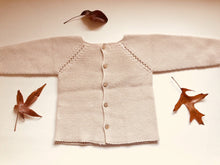 Sweet knitted jumper with wooden buttons in a beautiful beige colour.
