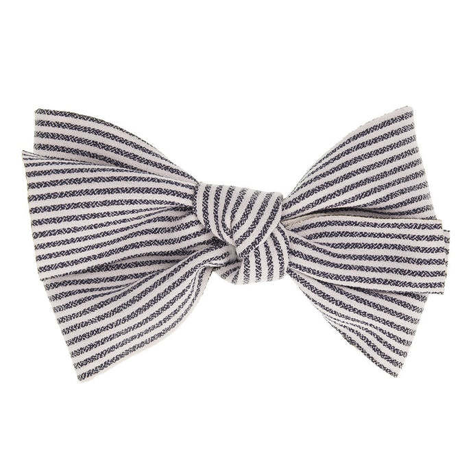 Beautiful hair bow in a delicate navy cotton stripes pattern, a unique handmade piece! Approximately 11.5 x 9 cm long and secured to 5.5 cm snap hair clip. 