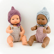 This cosy, textured pixie bonnet is hand knitted in Europe, specially designed for the 32 cm dolls, but can fit dolls around 30-34cm (11 - 13 inch) Miniland, Minikane, Paola Reina Gordis etc.