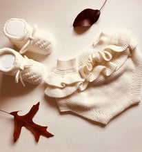 Adorable baby frill bloomers, knitted in Ecru with 100% of the softest cotton.