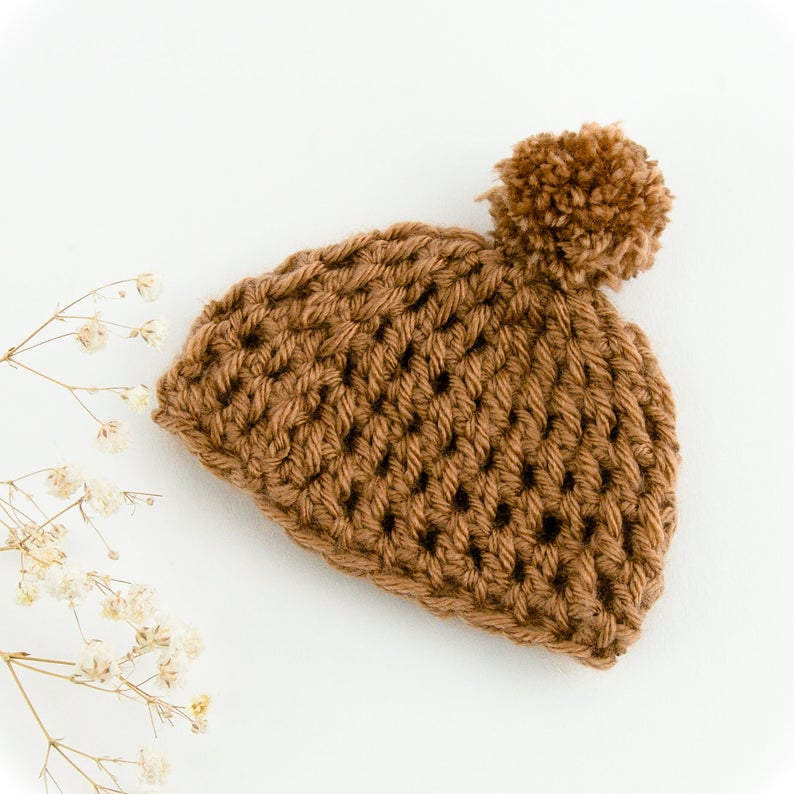 This cosy, doll pom-pom bonnet is hand knitted in Europe, specially designed for the 21 cm dolls, but can fit dolls around 21 - 32 cm (8 - 12 inch)  Baby Miniland or similar.