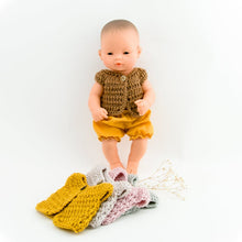 This cosy, textured doll vest is hand knitted in Europe, specially designed for the 38 cm dolls, but can fit dolls around 34 - 40 cm (13 - 15 inch) Miniland, Minikane, Paola Reina Gordis etc, has beautiful details and presents a wooden button at the front to facilitate dressing the doll, just adorable!