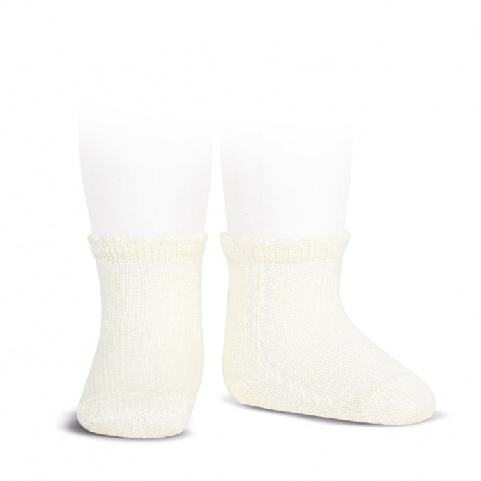 Perle cotton side openwork short socks in cream colour. They are a must for your little one's wardrobe. Condor. linen. beige short socks