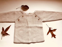 Sweet knitted jumper with wooden buttons in a beautiful beige colour. 